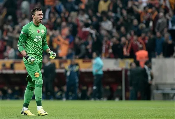 fernando-muslera-ile-yollar-ayrilabilir-galatasarayda-sezon-sonu-icin-flas-iddia-1647186997892.jpg Fernando Muslera ile yollar ayrılabilir! Galatasaray'da sezon sonu için flaş iddia - 2