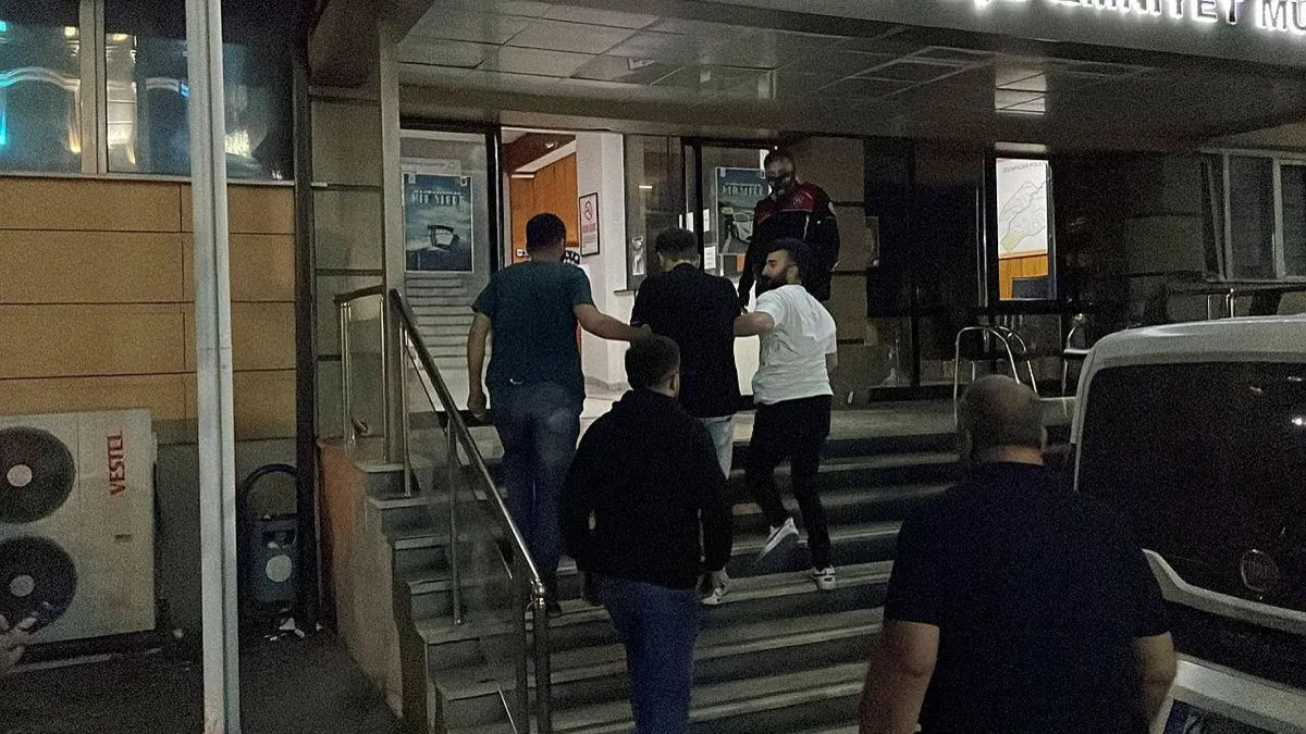 Önce taksiyi ardından lüks aracı gasp etti! Eskişehir'de hareketli gece