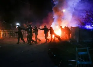 Çin'deki vatandaşlarını tahliye ettiler! Halk hastaneyi yakmaya çalıştı...