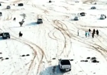 Ender görülen doğa olayı! Çöle kar yağdı