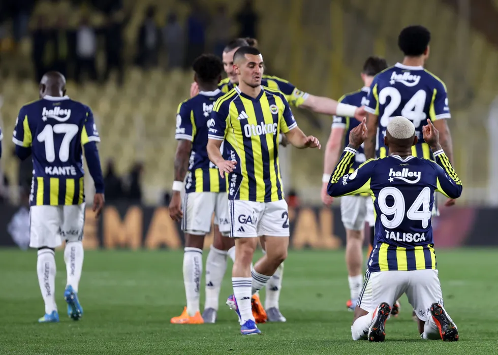 zirve-yarisi-alev-alev-aslan-firsati-tepti-fenerbahce-evinde-farkli-gecti-1777750353818.jpg Zirve yarışı alev alev! Aslan fırsatı tepti: Fenerbahçe evinde farklı geçti - 3