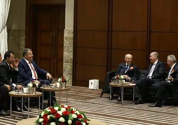 Erdoğan, Yıldırım ve Bahçeli'nin samimi sohbeti