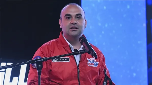 turkiye-yuzyilinda-dunyayi-degistirecek-t-kusagi-selcuk-bayraktar-tam-bagimsiz-ve-mureffeh-bir-turkiye-yolunda-1693211287917.jpg Türkiye Yüzyılı’nda dünyayı değiştirecek T Kuşağı! Selçuk Bayraktar: Tam bağımsız ve müreffeh bir Türkiye yolundayız - 2