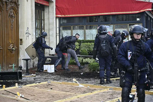 Fransa'da sarı yeleklilere 'ateş açın' izni! - 6