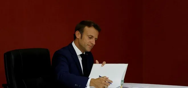 Fransızların es geçtiği video! Beninli bakan, Macron’un dokunduğu omzunu temizledi