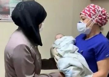 Kütahya’da 4 aylık bebek koronavirüsü yendi