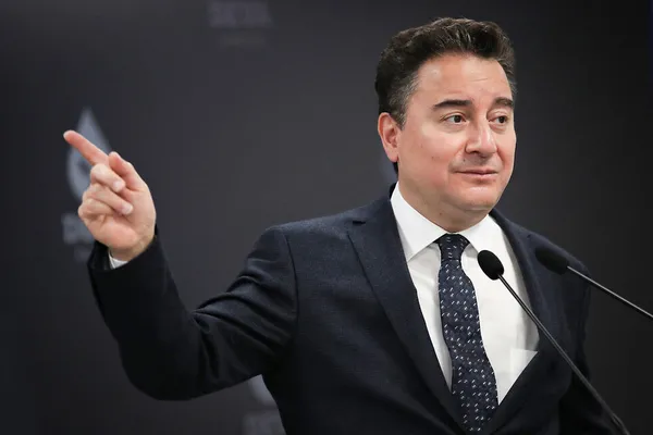 SİHA’lara dokunacağız diyen Ali Babacan şimdi de yeni gurur Togg’u küçümsedi: Devletin kolları sıvayarak yaptığı bir proje değil