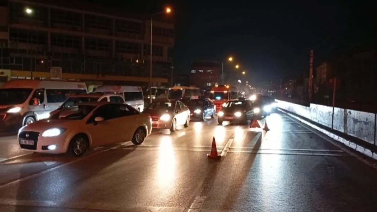 Bursa’da zincirleme kaza! Üç araç birbirine girdi: 6 yaralı