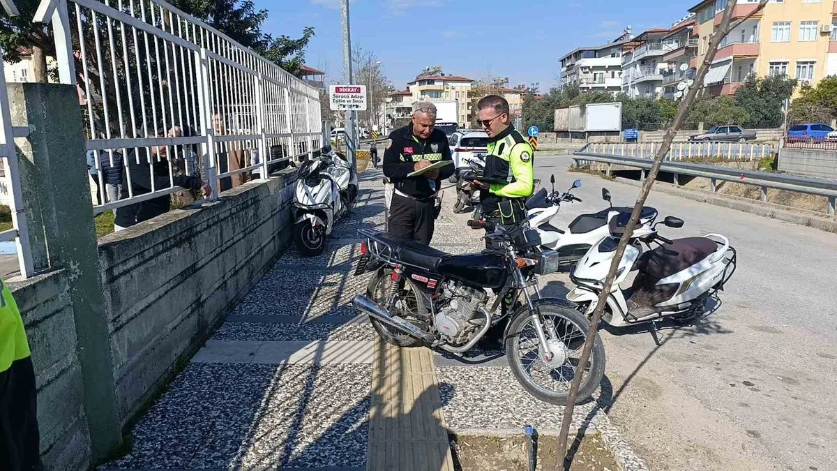 Antalya'da 11 plakasız motosiklete 132 bin 513 TL para cezası