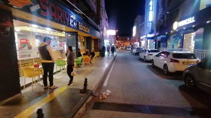 antalyada-motosiklet-faciasi-kamerada-vatandasi-metrelerce-surukledi-1645445551046.jpg Antalya’da motosiklet faciası kamerada! Vatandaşı metrelerce sürükledi - 5