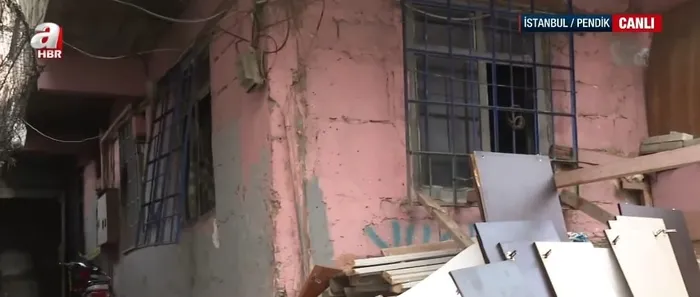 pendikte-yangin-faciasi-3-cocuk-hayatini-kaybetti-1-cocuk-agir-yarali-1765440520571.jpg A Haber 3 çocuğun öldüğü evi görüntüledi (Ekran görüntüsü)