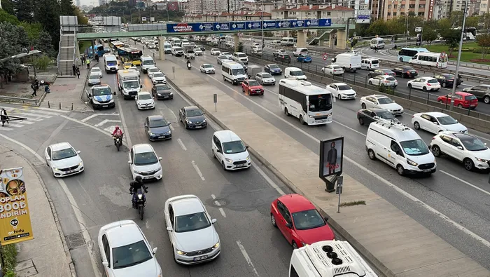 Son dakika: İstanbul’da haftanın ilk iş gününde trafik yoğunluğu!
