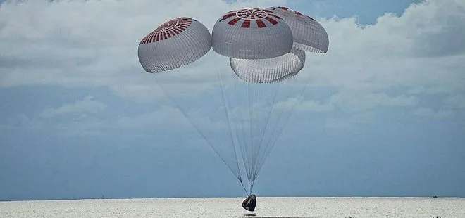 SpaceX’in uzay yolculuğu sona erdi! Güvenli şekilde iniş yaptı