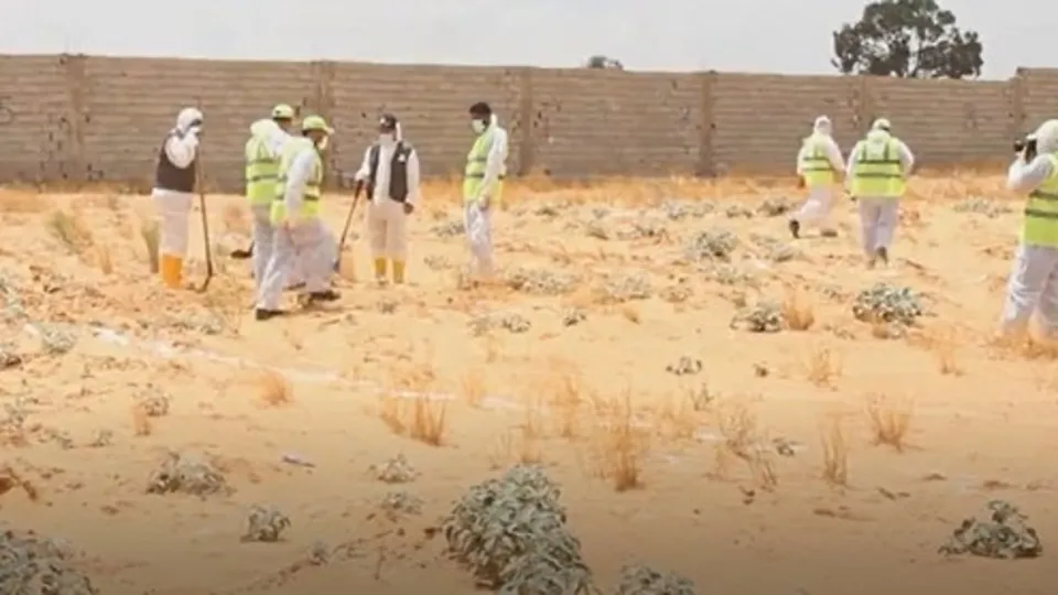 Libya’da bulunan toplu mezarlardaki kazı çalışmaları görüntülendi | Video
