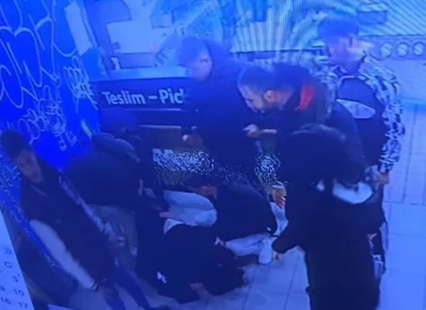 1707120056599.jpeg Yemek yemeye gitti nişanlısının kollarında can verdi! İstanbul'da kan donduran olay: Tekme tokat saldırı kamerada - 1