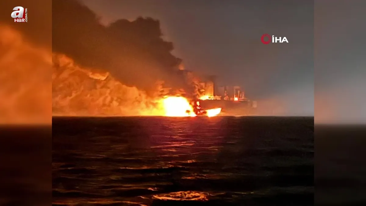 Yanan gemi böyle görüntülendi