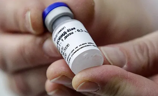 Yeni koronavirüs aşısı geldi! Mutasyonlu virüse karşı koruyor mu? Kimler yaptırmalı?