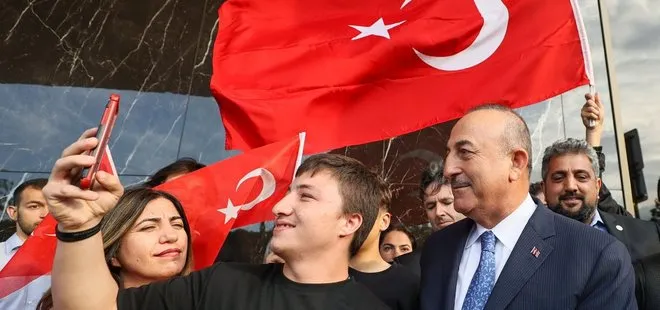 Dışişleri Bakanı Mevlüt Çavuşoğlu Prag’da! Türklerden yoğun ilgi
