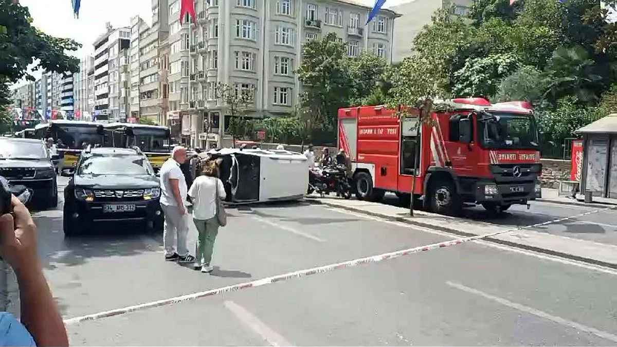 Alkollü sürücü ortalığı birbirine kattı! İstanbul'un göbeğinde trafiği felç etti