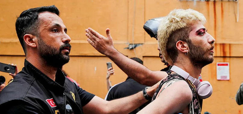 LGBT terörünün iğrenç yüzü! Sapkın akımın peşinden sürüklenenler için uyarı: Batı'nız buysa, Batı'nız batsın!