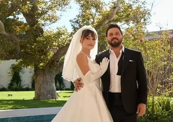 Yunanistan’da evlenen Sevda Erginci düğünden yeni karelerini paylaştı