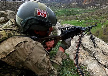 Suriye sınırına komando sevkiyatı