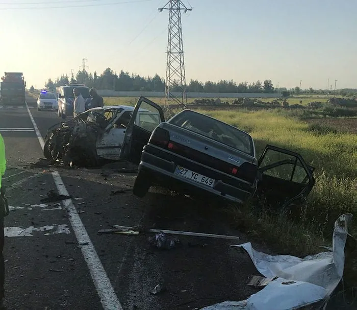 Şanlıurfa’da feci kaza! Parçalar yola savruldu
