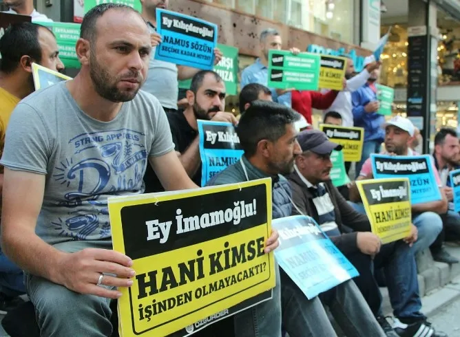 İBB'den işten çıkartılan bir grup işçi, CHP il binası önünde oturma eylemine başladı - 1