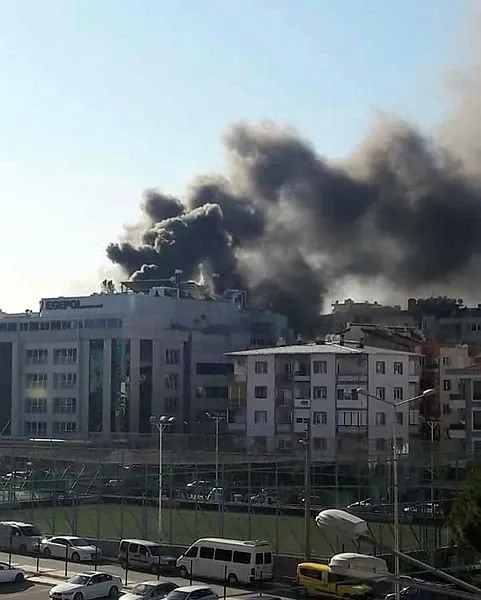 İzmir Konak’ta özel hastanede çıkan yangın söndürüldü