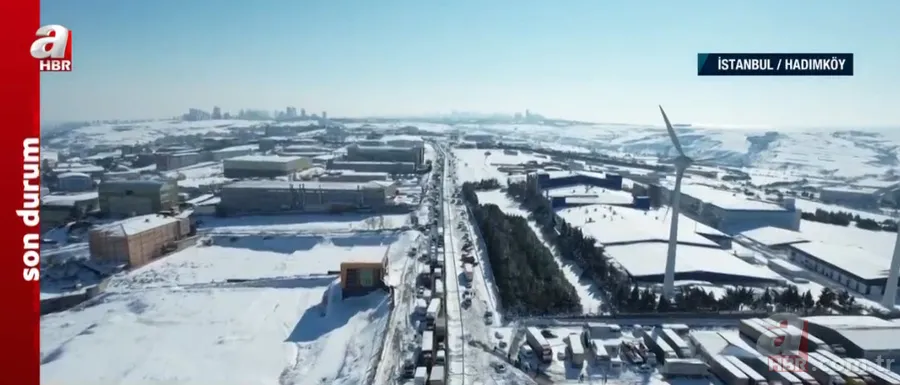 İstanbul'da sürücülerin kar çilesi sürüyor: Hadımköy'deki trafik yoğunluğu havadan görüntülendi! Kilometrelerce araç kuyruğu oluştu 16