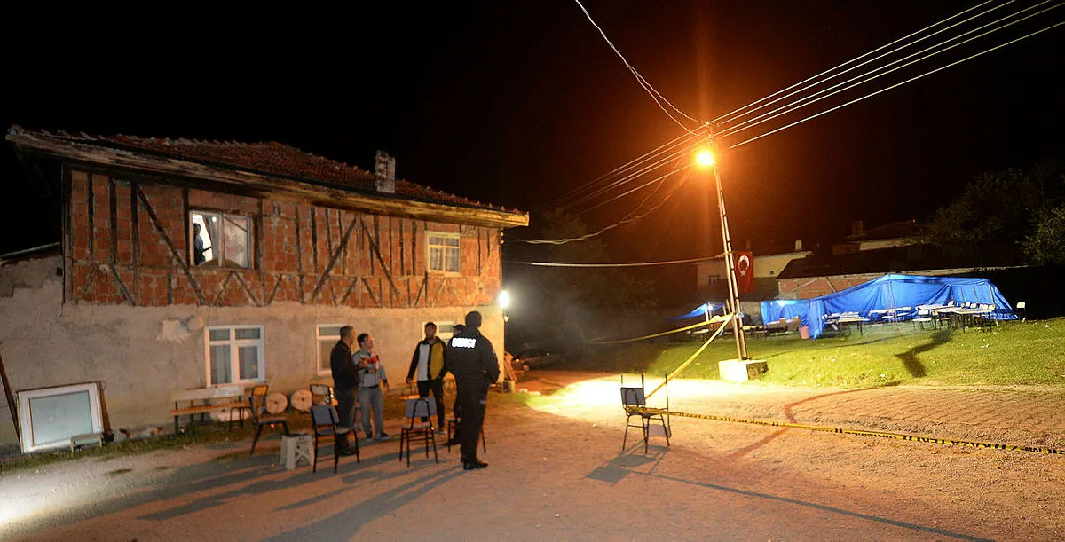 Kınada muhtarın silahından çıktığı iddia edilen kurşun can aldı - 1