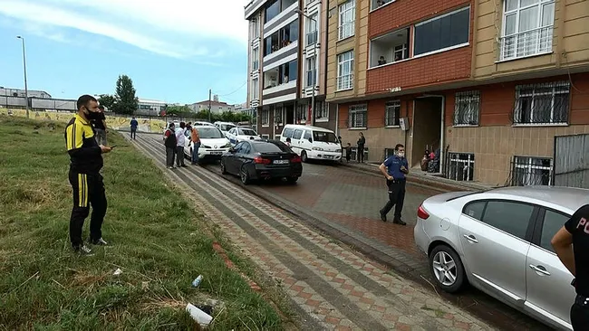İstanbul’da iğrenç olay! 2 çocuğu taciz eden şahsı polis linçten kurtardı - 1