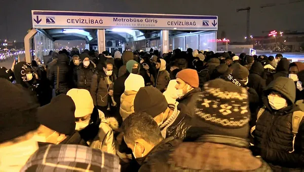 Son dakika: İstanbul'da toplu ulaşım araçlarında büyük yoğunluk - 2