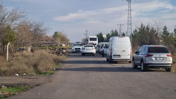 diyarbakirda-kacak-elektrik-kontrolunde-kalesnikoflu-saldiri-9-yarali-1702748221057.jpg Diyarbakır’da kaçak elektrik kontrolünde kaleşnikoflu saldırı: 9 Yaralı