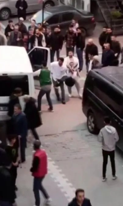 esenyurtta-sokak-kana-bulandi-oluyorum-feryatlari-tuyler-urpertti-1669110974209.jpg Esenyurt’ta sokak kana bulandı! "Ölüyorum" feryatları tüyler ürpertti - 2