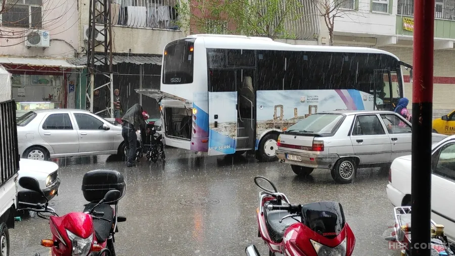 Şanlıurfa’da şiddetli sağanak sonrası sel! Korkunç görüntüler... Belediye Başkanı son durumu A Haber'de anlattı 11