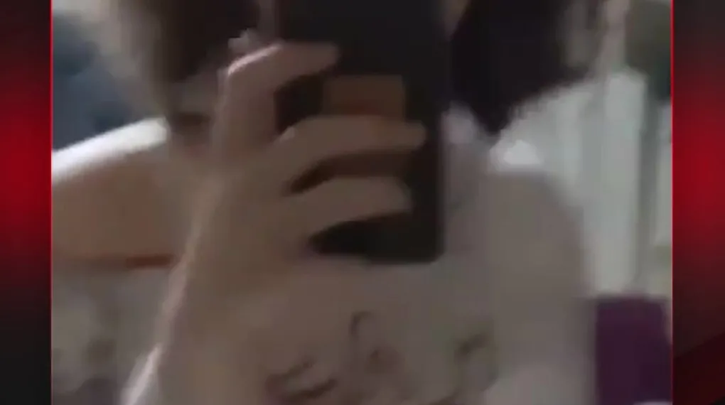 ETEK GİYİP POZ VERMİŞ!