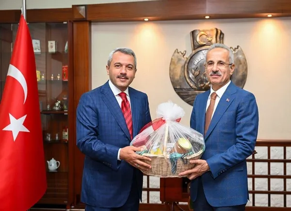 izmir-ile-rize-arasindaki-ucuslar-basliyor-bakan-abdulkadir-uraloglu-tarihi-duyurdu-1693824038169.jpeg İzmir ile Rize arasındaki uçuşlar başlıyor! Bakan Abdulkadir Uraloğlu tarihi duyurdu - 4