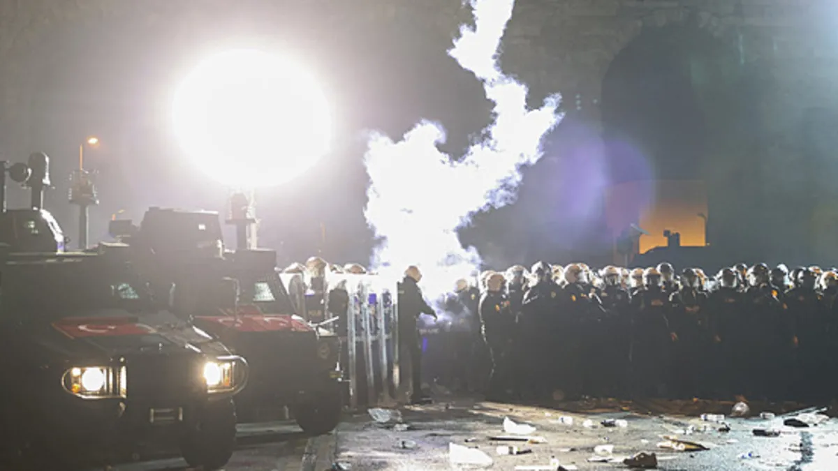 İstanbul'da provokasyonlara geçit yok! İzinsiz gösterilerde 178 tututklama