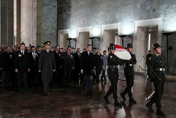 Milli Eğitim Bakanı Ziya Selçuk ve öğretmenler Anıtkabir'i ziyaret etti - 2