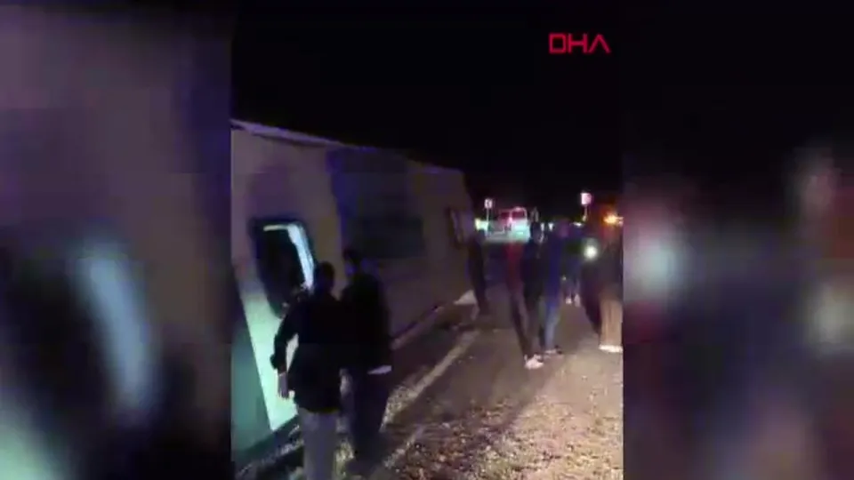 Osmaniye’de yolcu otobüsü devrildi