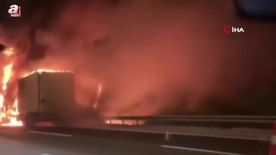 Otoyolda tır alev alev yandı