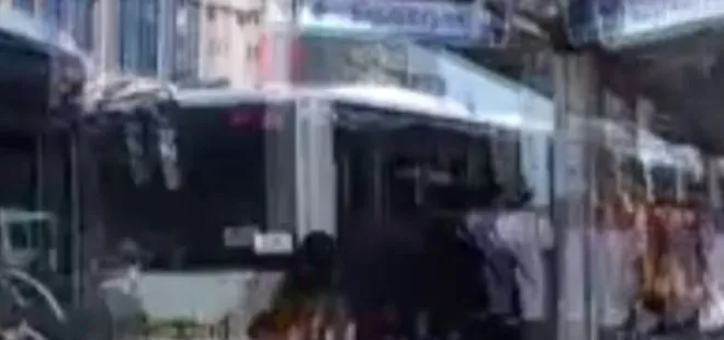 Florya’da metrobüs bozuldu! Vatandaşlar yolda kaldı