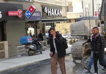 Avcılar’da yıkım sırasında korkutan an