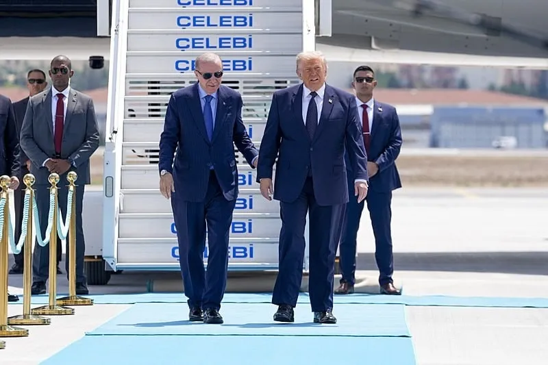 abd-baskani-donald-trump-ankarada-baskan-erdogandan-karsilama-1783423604307.jpeg ABD Başkanı Donald Trump Ankara'da! Başkan Erdoğan'dan karşılama - 3