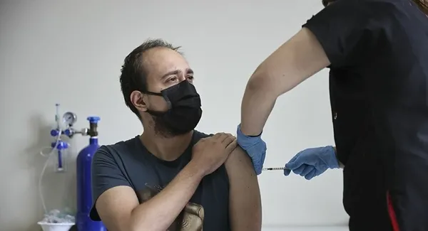 Son dakika: BioNTech aşısı kanda pıhtılaşma yapıyor mu? BioNTech koronavirüs aşısı yüzde kaç etkili yan etkisi var mı?