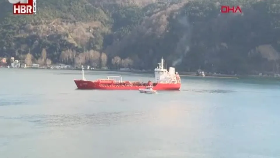 Boğaz çift yönlü olarak gemi trafiğine kapatıldı