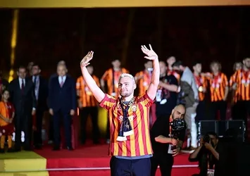 Victor Nelsson'dan şampiyonluk kutlaması sonrası şok paylaşım! Galatasaray taraftarına tepki gösterdi! Hesabı mı hacklendi?