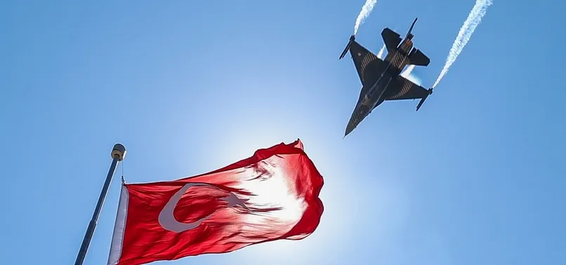 Yenikapı’da SOLOTÜRK heyecanı! O manevralar nefes kesti
