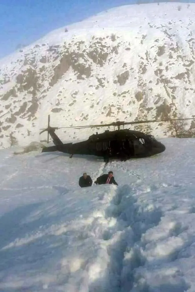 Başbakan Yıldırım’ı taşıyan helikopter araziye indi